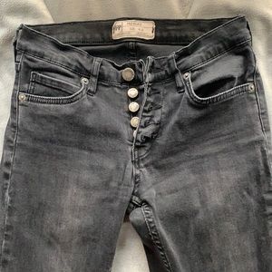 Skinny, low waisted jeans